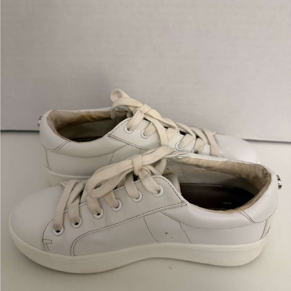 Steve Madden Bertie Womens 6.5 White Casual Classic Sneaker Court Tennis Shoe - Picture 3 of 9